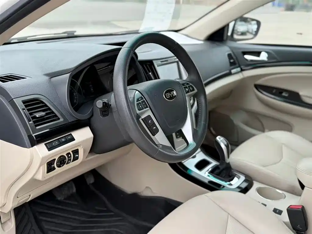 BYD E5