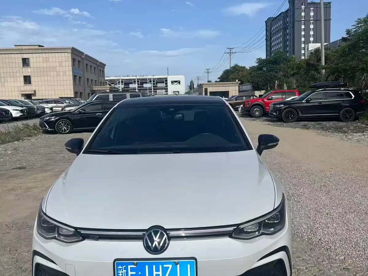 Volkswagen Golf 2023 280TSI DSG R-Line 20th Anniversary Edition фото 2