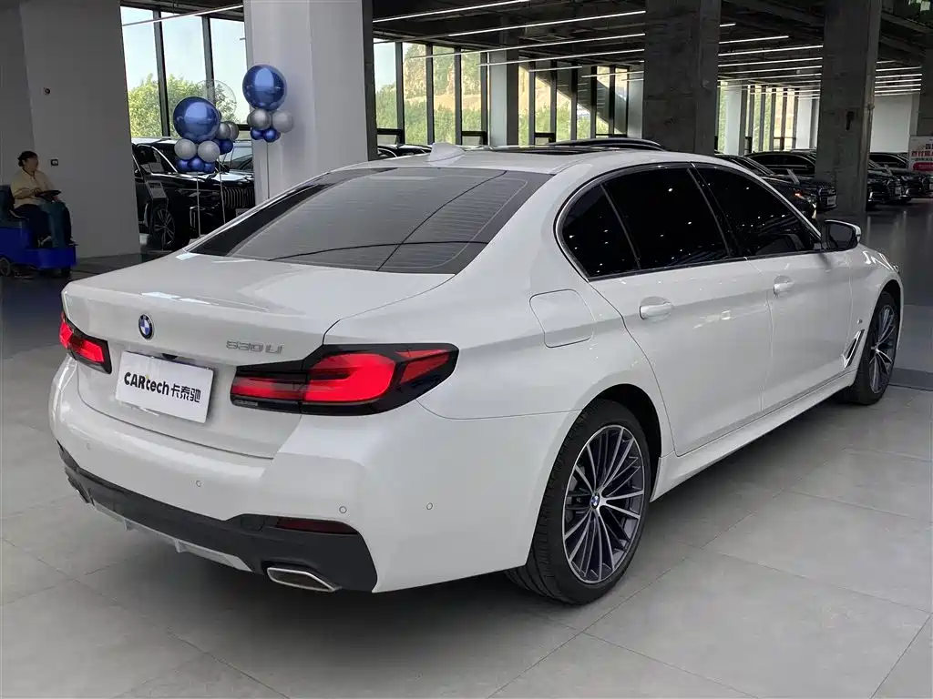 BMW 5 Series 2023 530Li Leading M Sport Package фото 3
