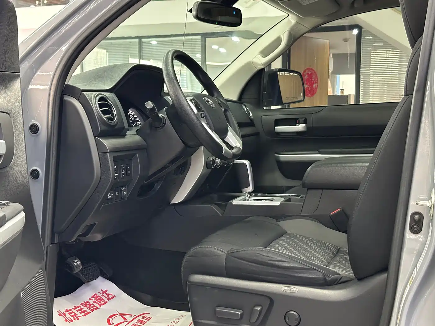 Toyota Tundra фото 6