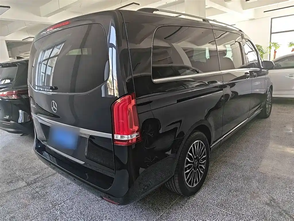 Mercedes-Benz V-Class 2017 Model V 260 L Premium Extended Edition фото 13