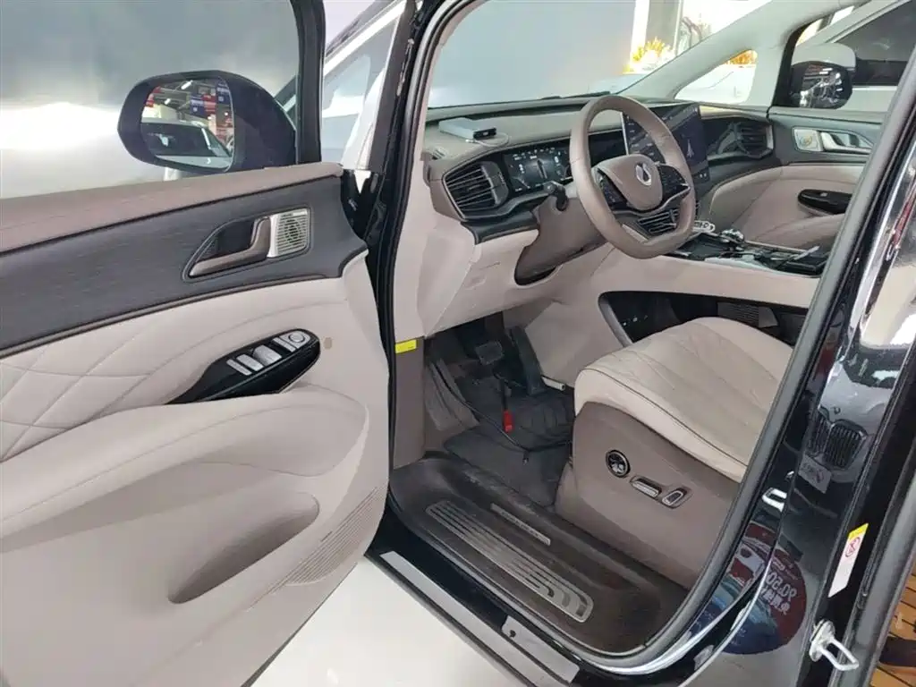 Denza D9 2022 DM-i 970 AWD Flagship фото 16