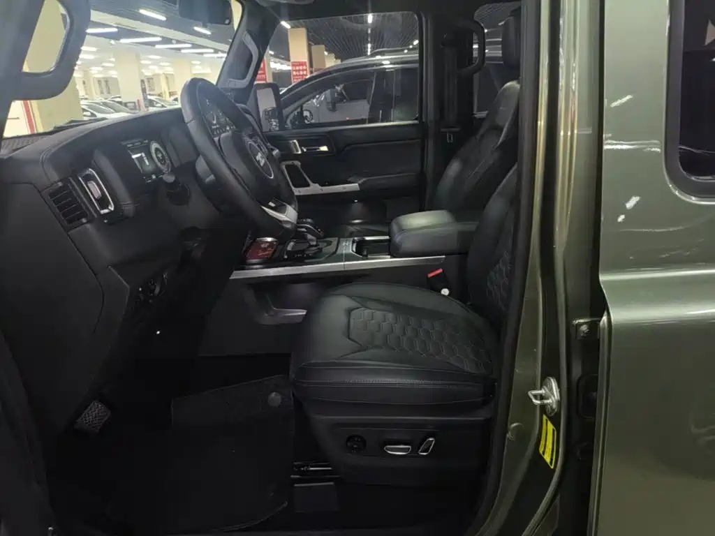 212 T01 2025 2024 2.0T Explorer
