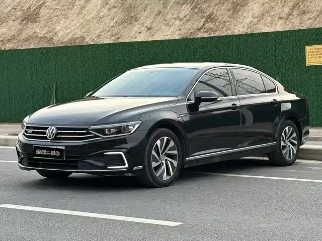 VOLKSWAGEN MAGOTAN GTE PLUG IN HYBRID