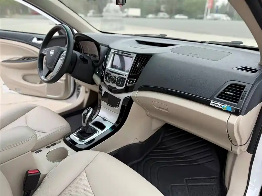BYD E5