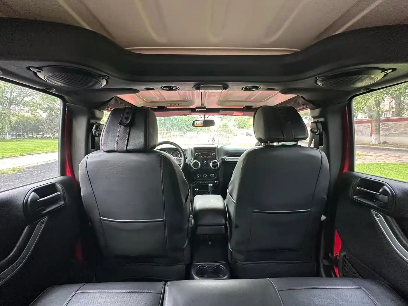 Photo 16 - Jeep Wrangler