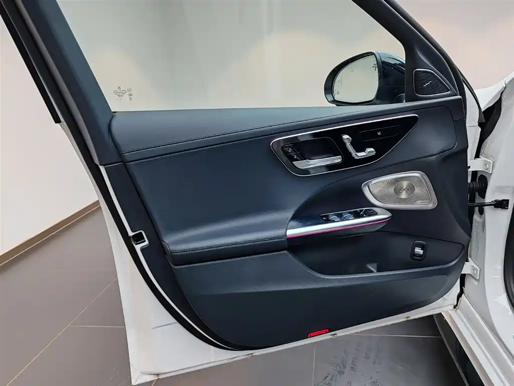 Mercedes-Benz C-Class 2024 C 260 L Night Edition Sport фото 15