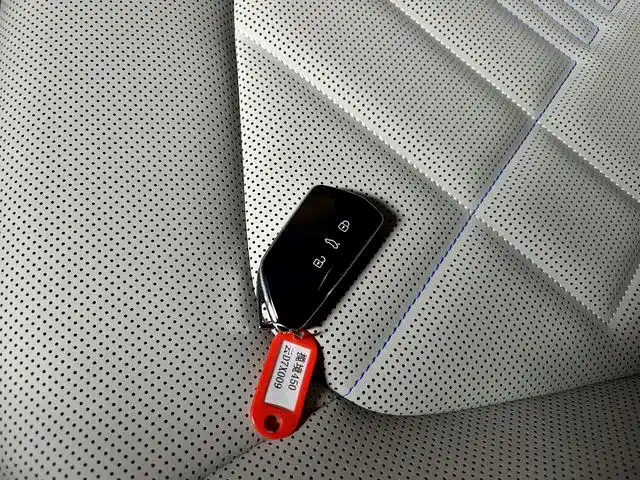 Volkswagen Talagon 2025 450TSI R-Line 6-Seater фото 16
