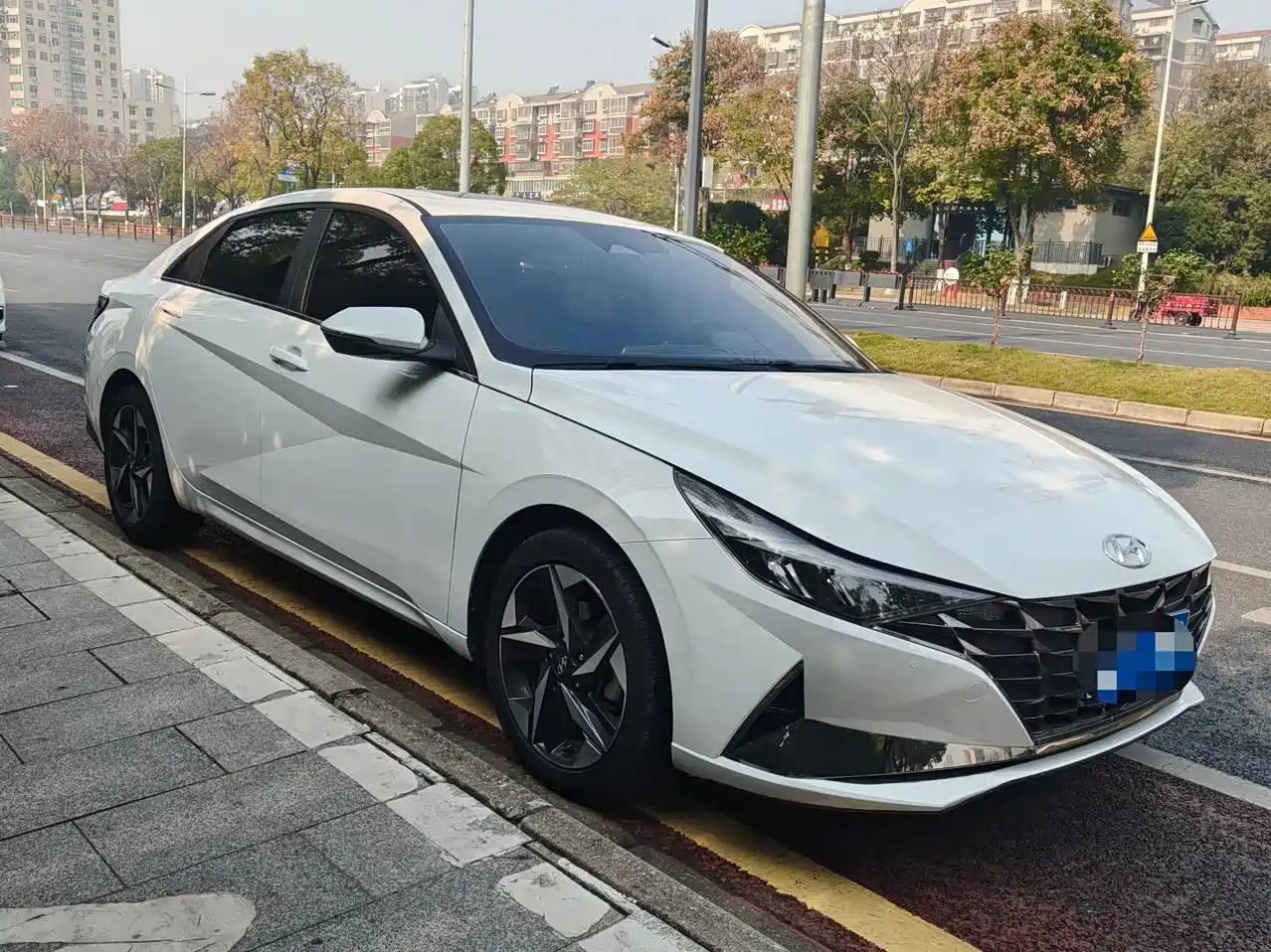 Hyundai Elantra 2021 1.5L CVT GLS Leading Edition фото 3
