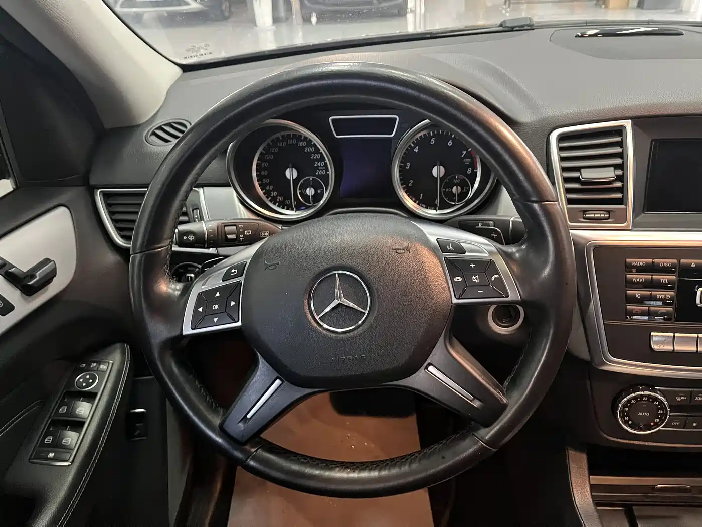 Mercedes-Benz M-Class 2014 ML 320 4MATIC фото 11