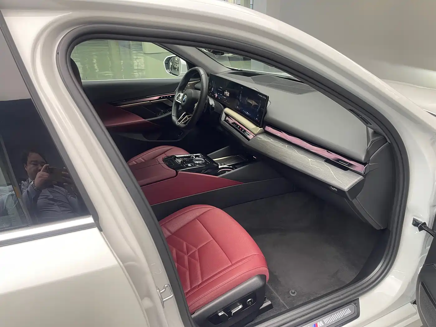 BMW 5 Series 2025 530Li Premium M Sport Package фото 14