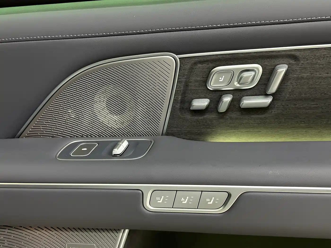 NIO ES8 2026 2025 Model 6-Seat Executive Luxury Edition