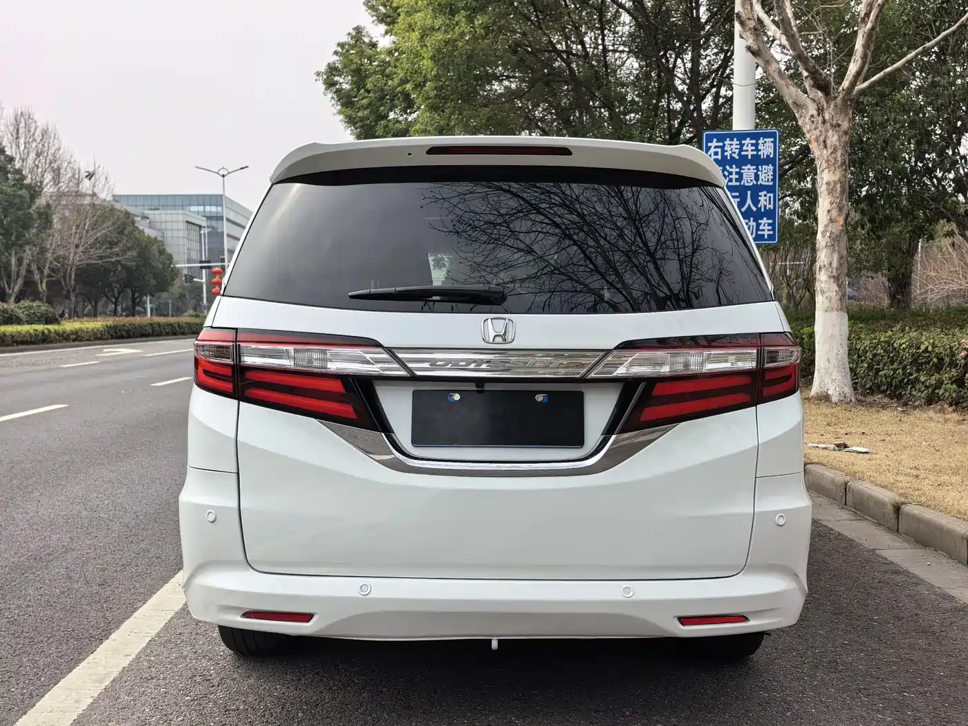 Honda Odyssey 2015 Facelift 2.4L Smart Enjoyment Edition фото 5
