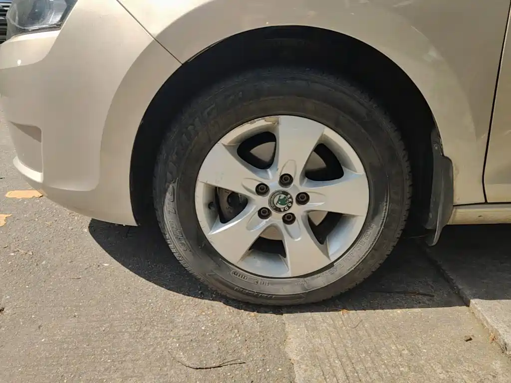 Фото 23 - Škoda Rapid