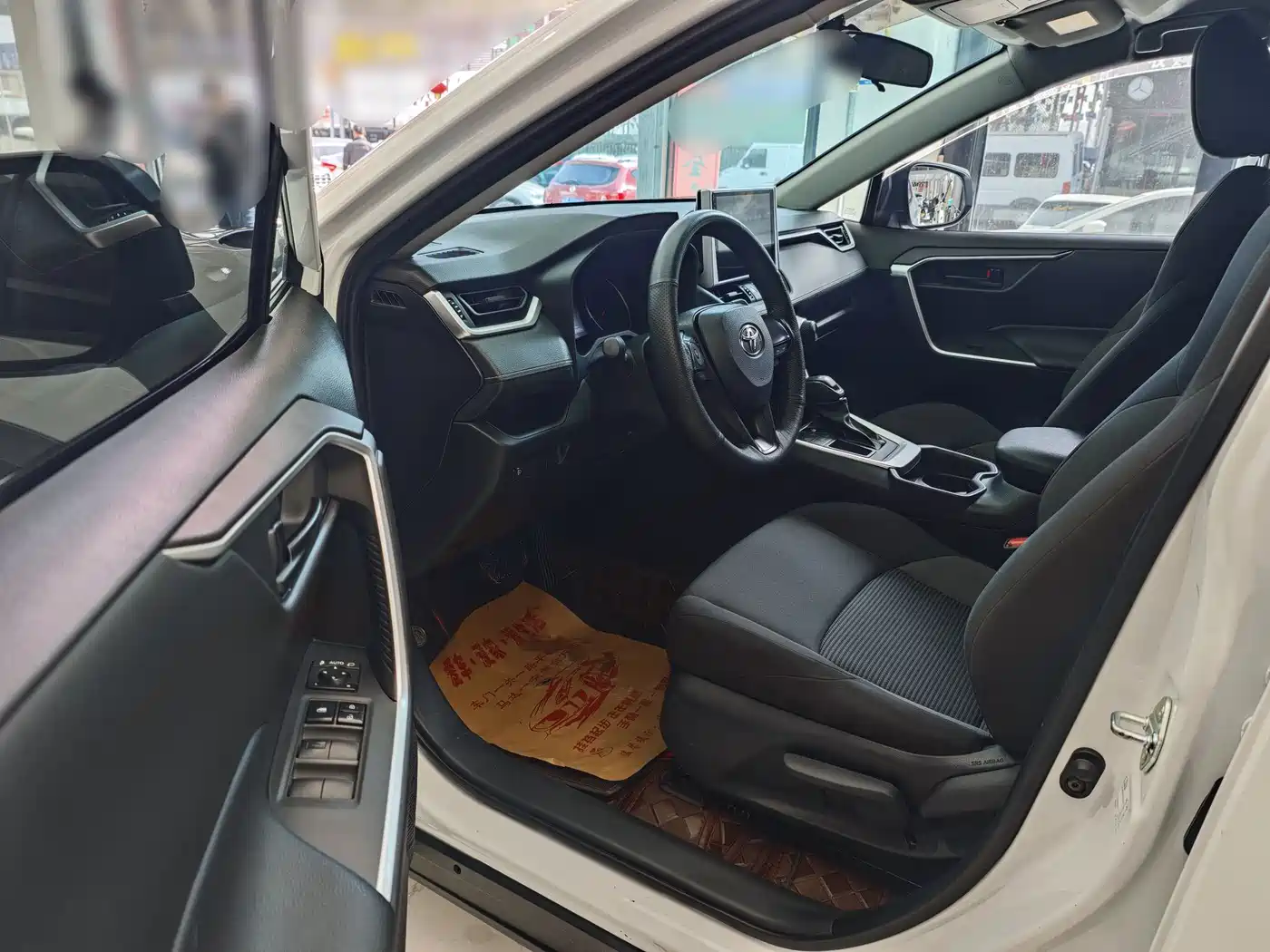 Toyota Wildlander 2023 2.0L CVT FWD LE фото 8