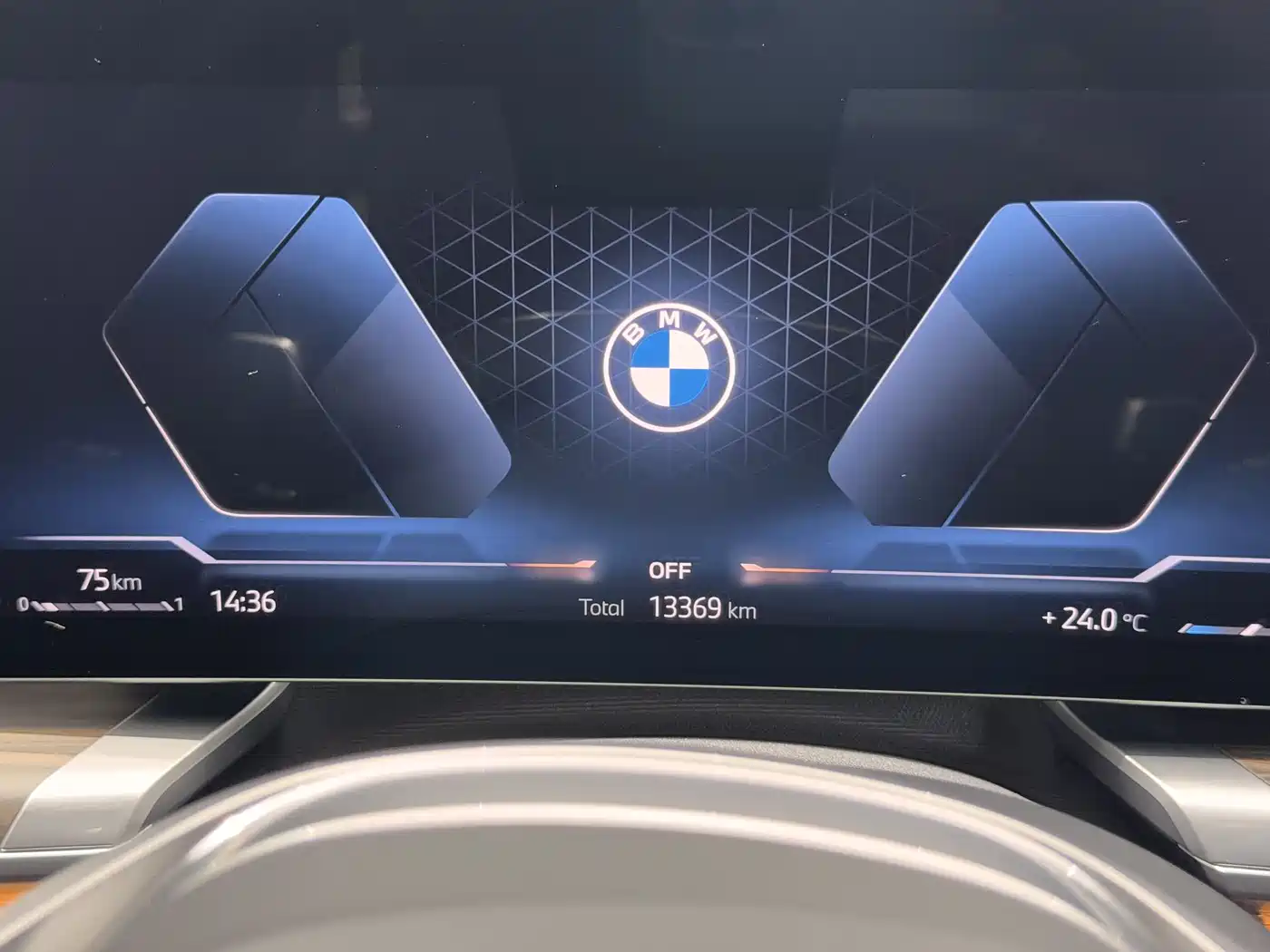 BMW 7 Series 2026 735Li Luxury Package фото 19