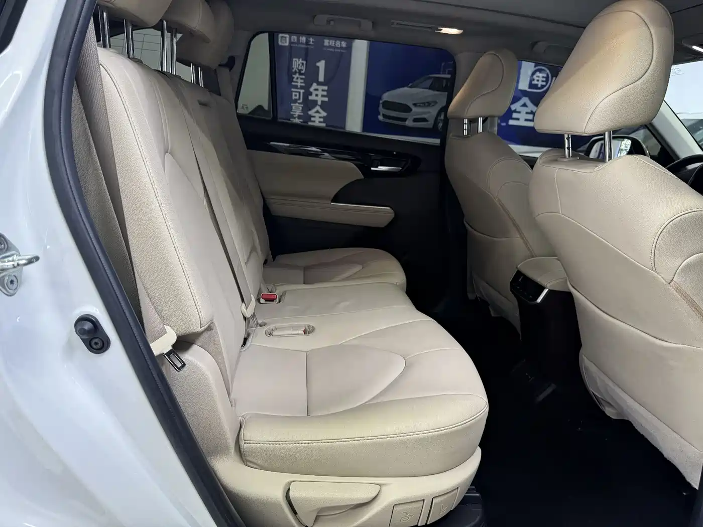 Toyota Highlander 2022 Model Dual Engine 2.5L 4WD Premium Edition 7-Seater фото 13