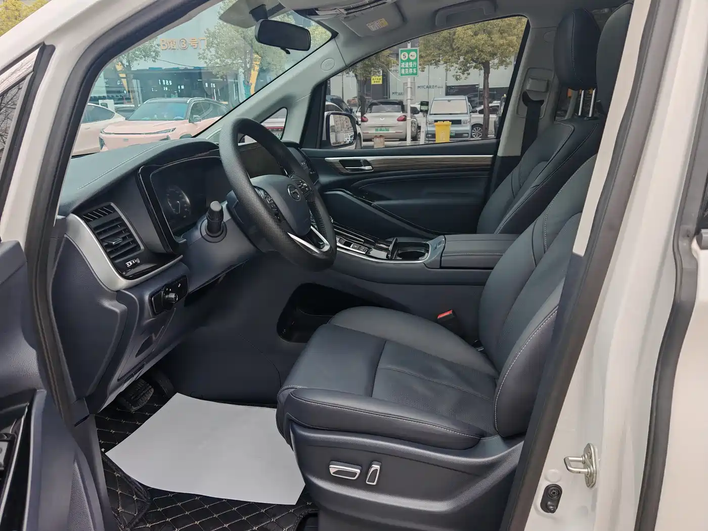 GAC Trumpchi Trumpchi M8 2023 Leading Series 390T Premium Edition фото 10