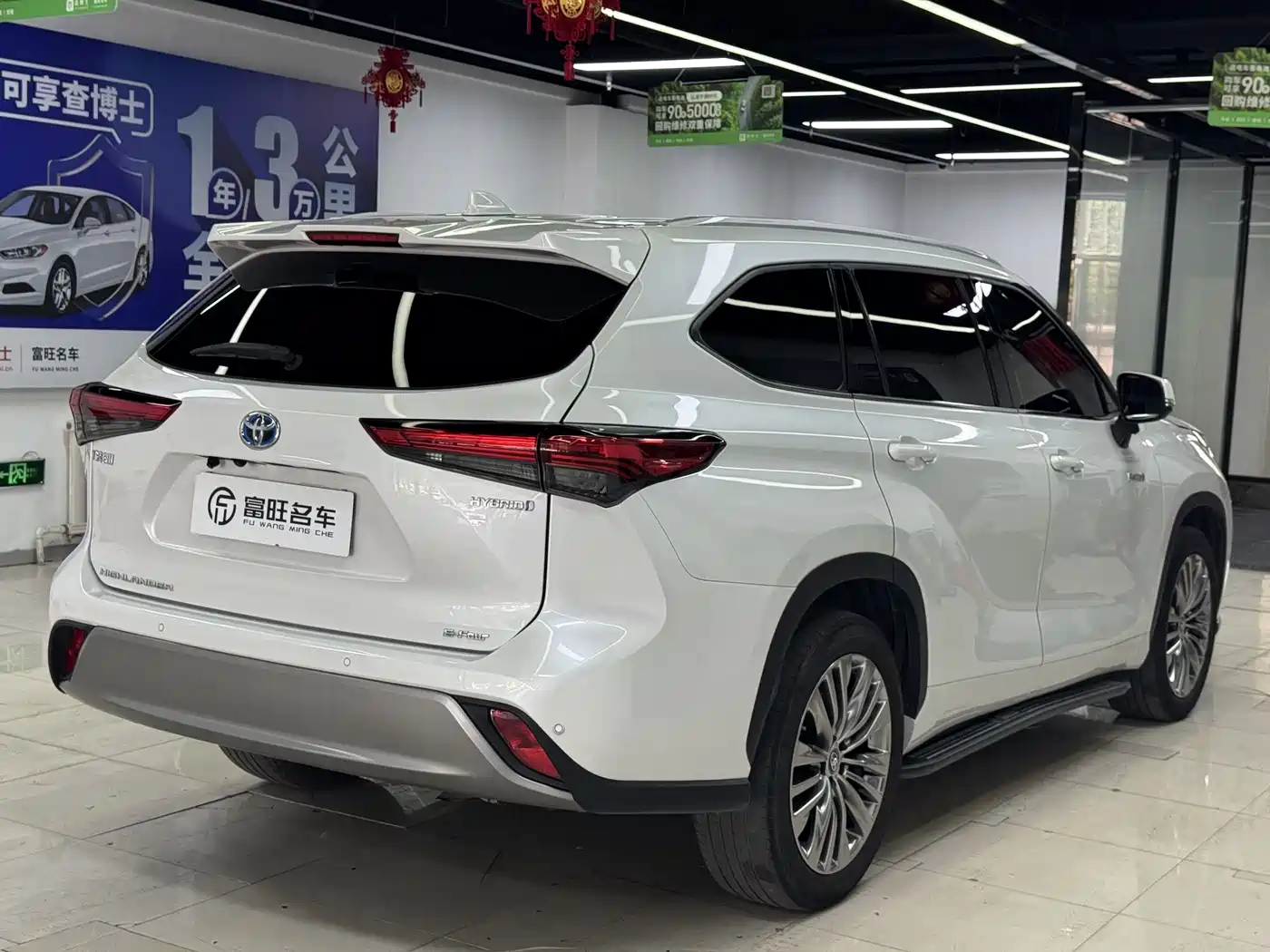 Toyota Highlander 2022 Model Dual Engine 2.5L 4WD Premium Edition 7-Seater фото 5