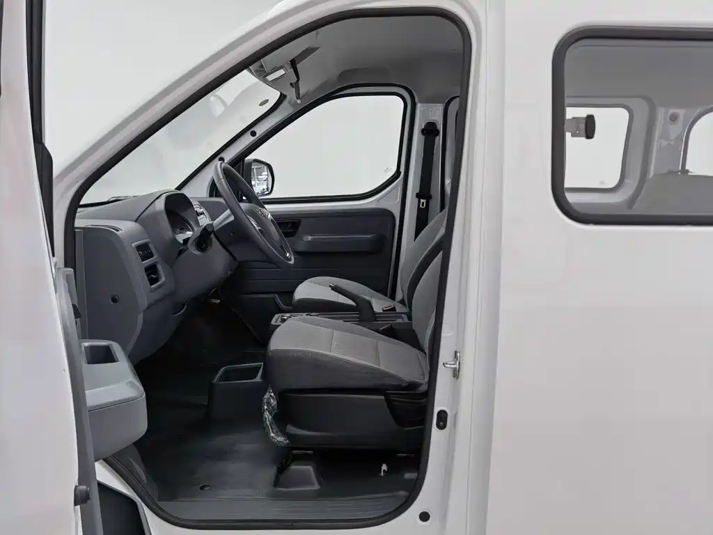 Wuling Motors Wuling Yangguang 2025 2024 300KM Comfort Bus Version 75kW