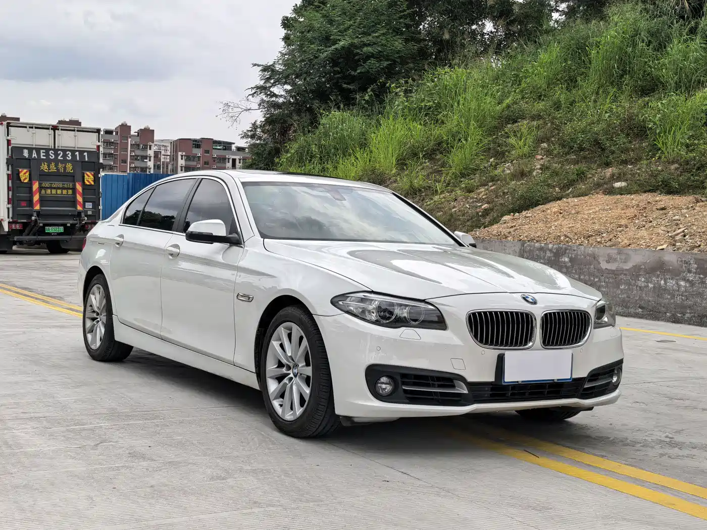 BMW 5 Series 2014 530Li Leading
