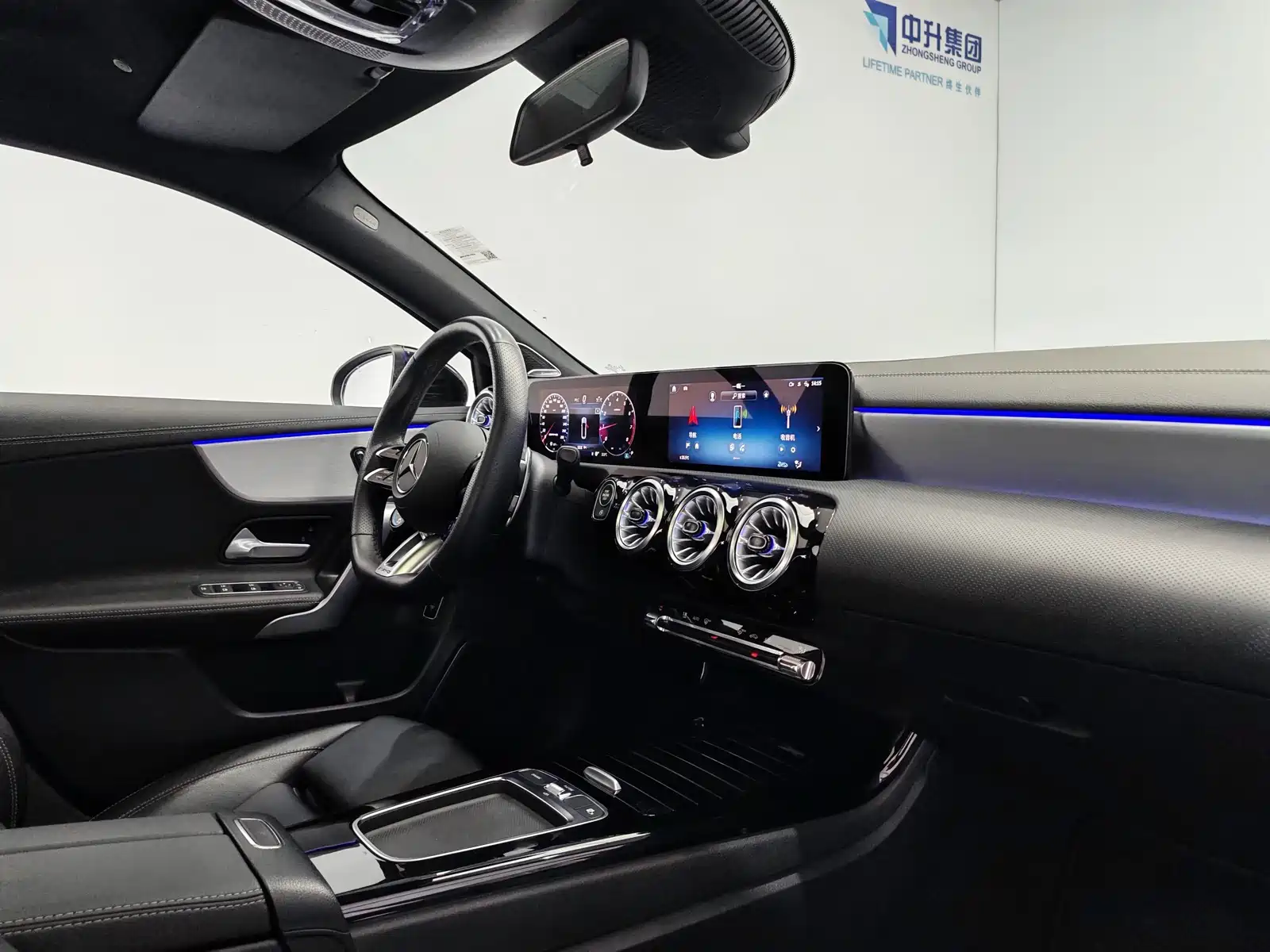 Photo 15 - Mercedes-Benz A-Class AMG