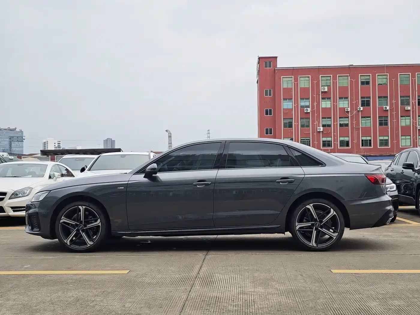 Audi A4L 2025 2 Million Celebration Edition 40 TFSI Luxury Dynamic фото 7