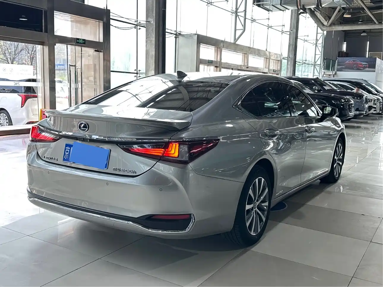 Lexus ES 2020 Model 300h Excellence Edition China V фото 4
