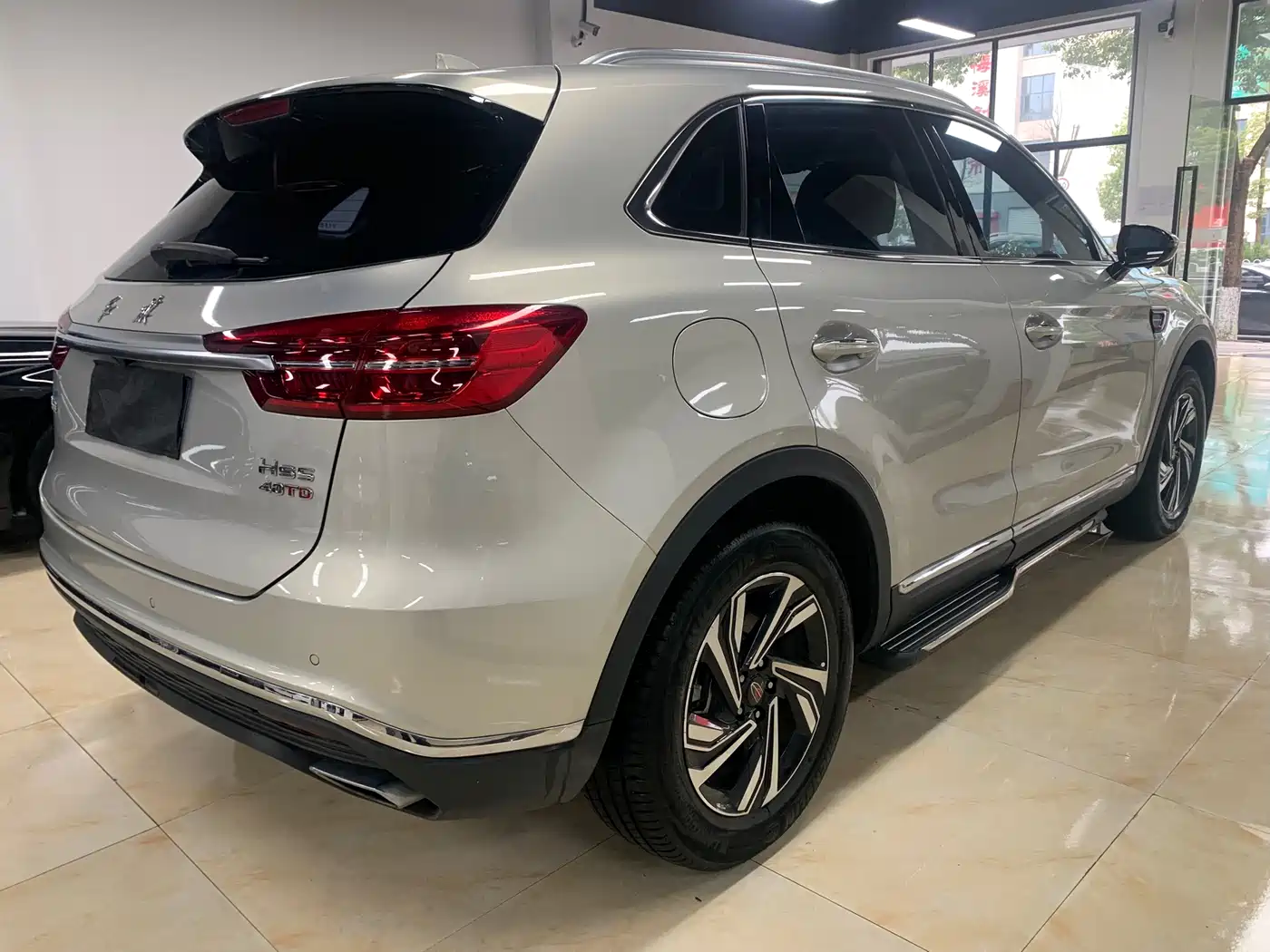 Hongqi HS5 2022 Facelift 2.0T Smart Flag Enjoyment Edition фото 15