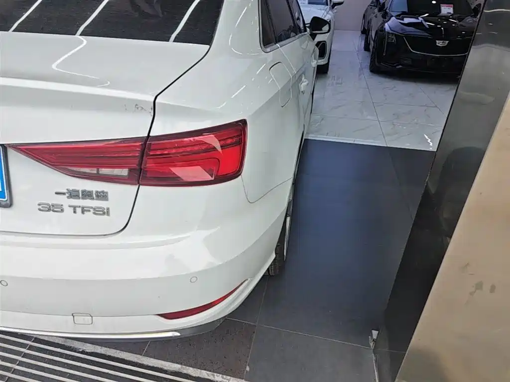 Audi A3 2018 30th Anniversary Limousine 35 TFSI Style фото 8