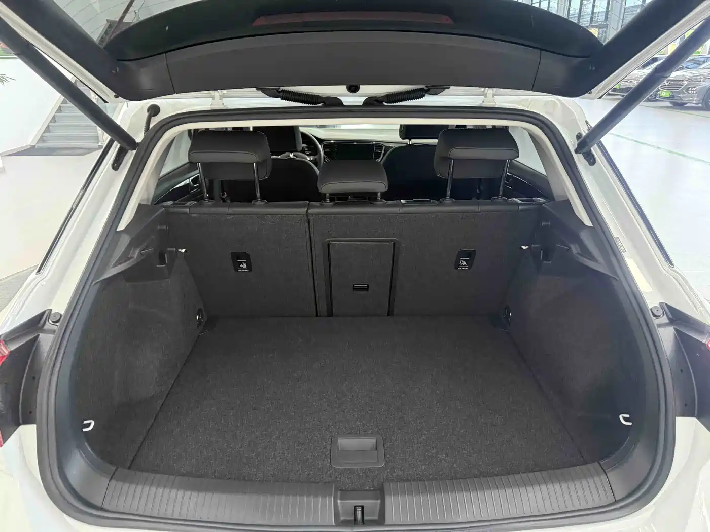 Volkswagen T-ROC 2021 Facelift 280TSI DSG 2WD Comfort Smart Connect Edition фото 18