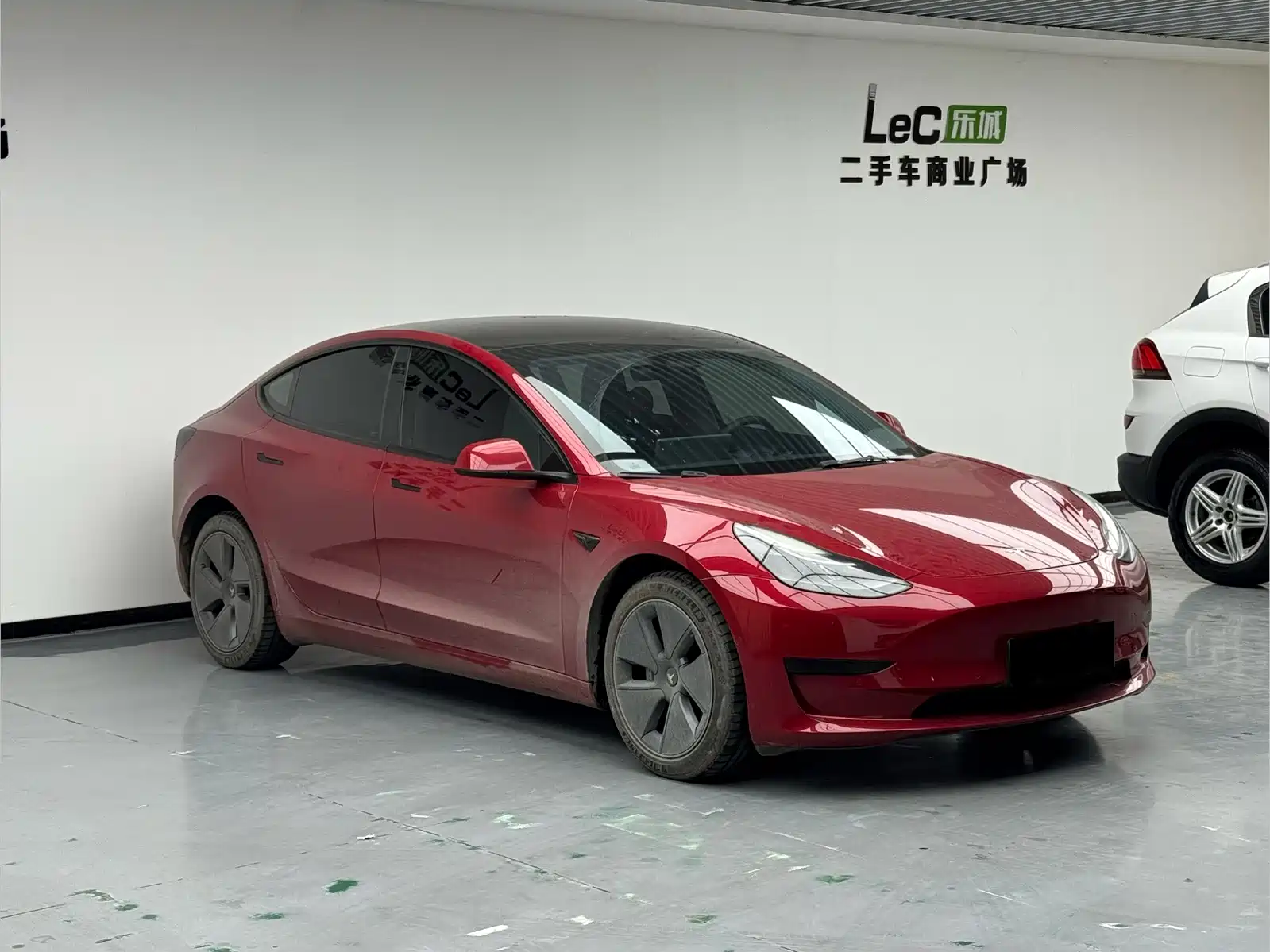 Фото 3 - Tesla Model 3