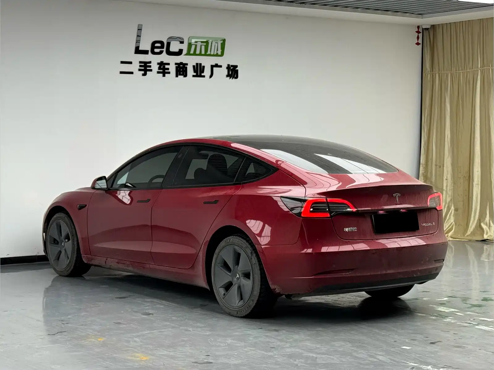 Фото 6 - Tesla Model 3