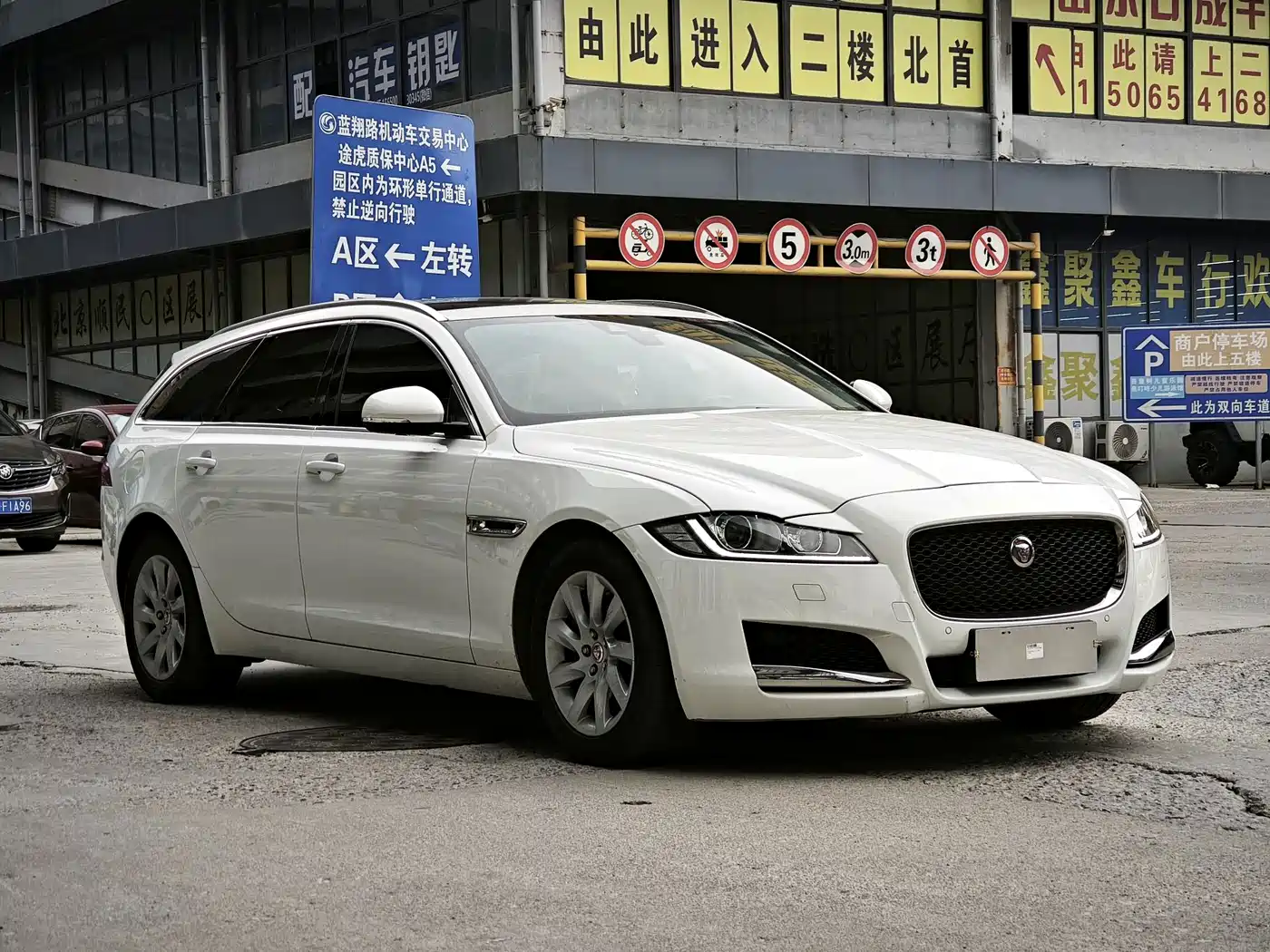 Jaguar XF 2019 2018 XF Sportbrake 2.0T 250PS 4WD Elegance Edition