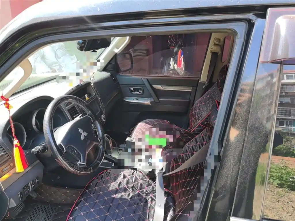 Mitsubishi Pajero (Import) 2016 3.0L Automatic Standard (China V) фото 13