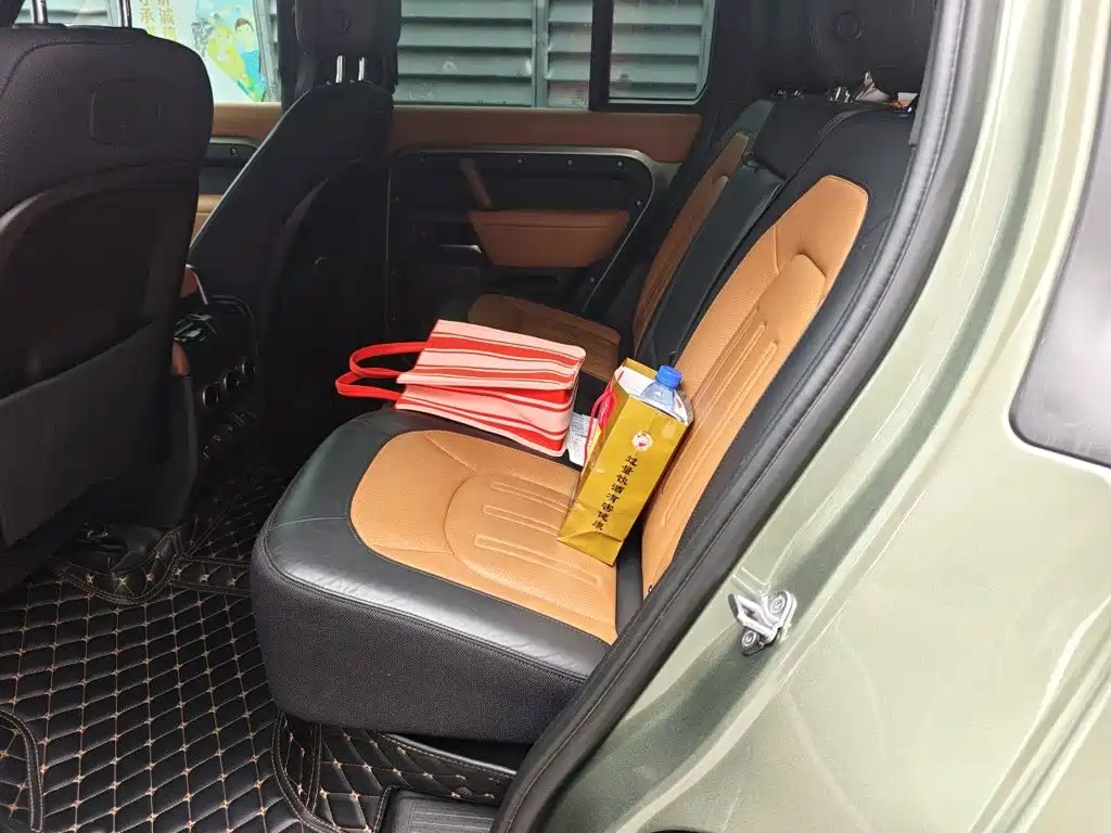 Photo 15 - Land Rover Defender