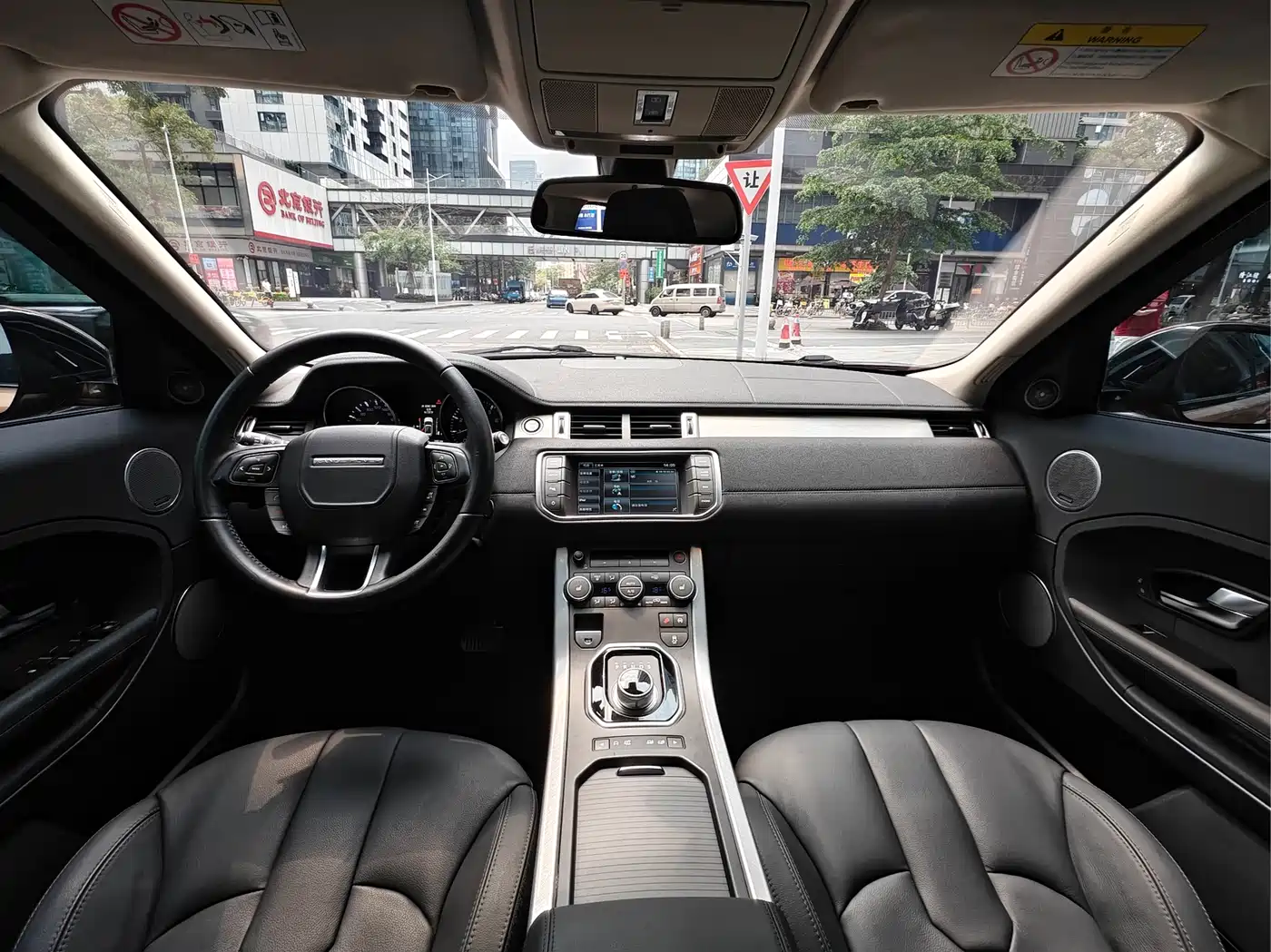 Land Rover Range Rover Evoque 2015 2.0T 5-Door Intelligent Edition фото 17