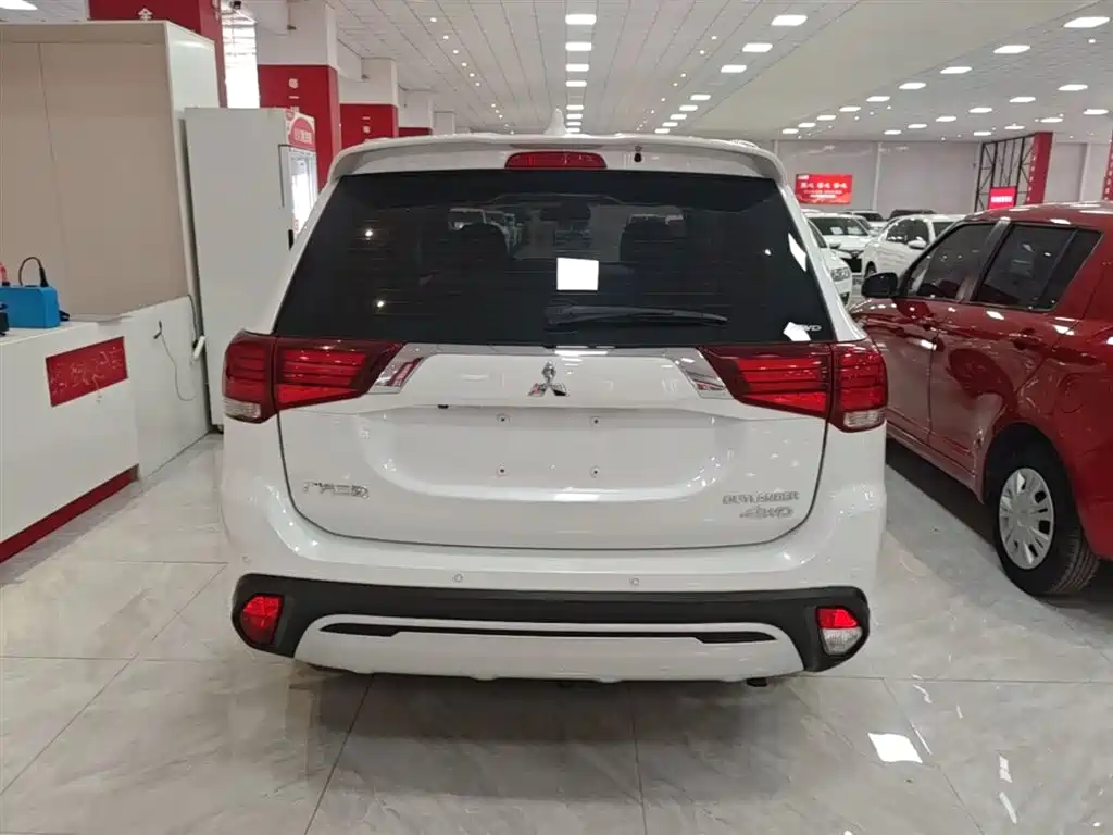 MITSUBISHI OUTLANDER