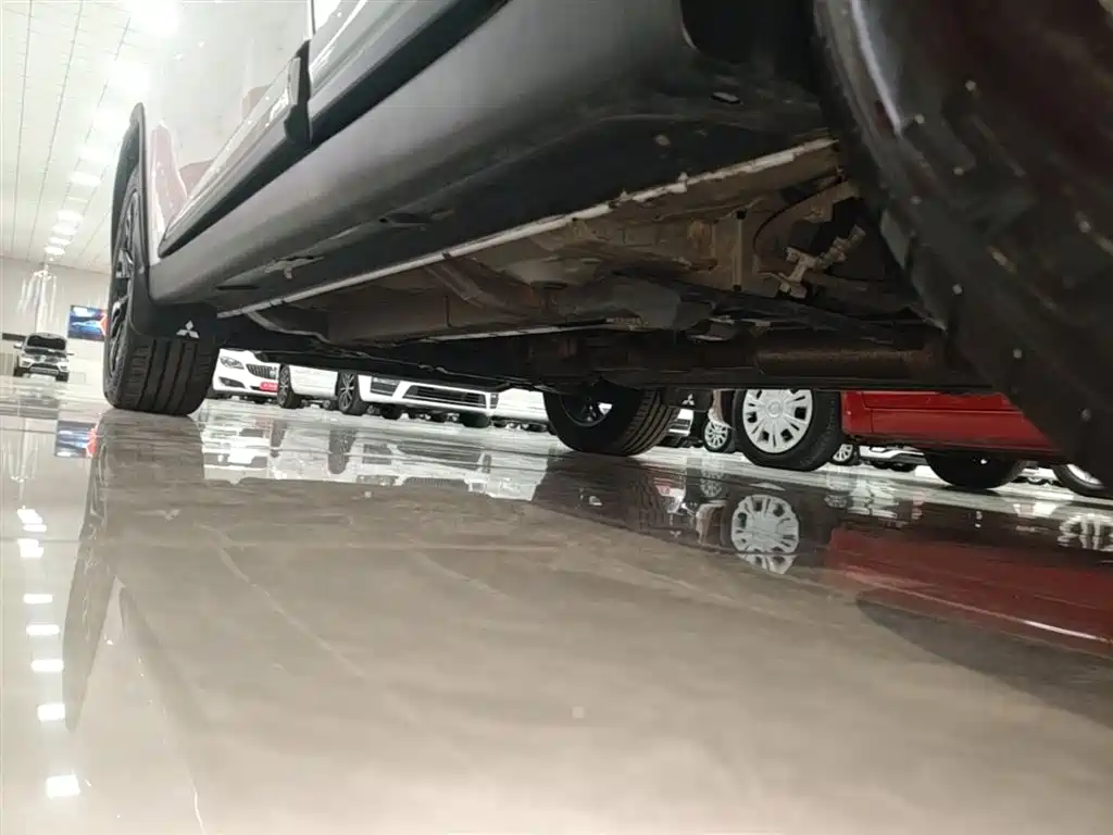 Mitsubishi Outlander 2019 2.4L 4WD Deluxe Edition 7-seater China V фото 22