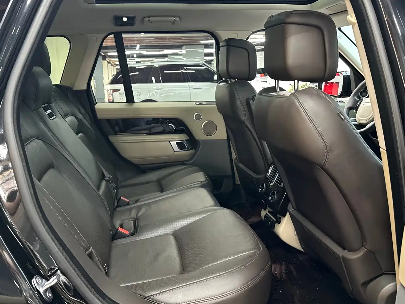 Land Rover Range Rover 2021 3.0 L6 Heritage Edition фото 10