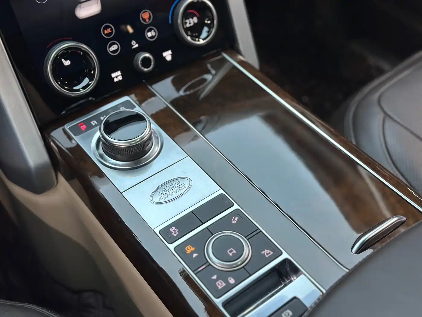 Land Rover Range Rover 2021 3.0 L6 Heritage Edition фото 20