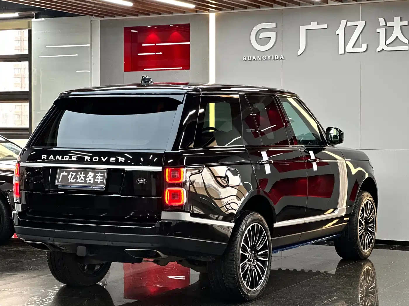 Land Rover Range Rover 2021 3.0 L6 Heritage Edition фото 33