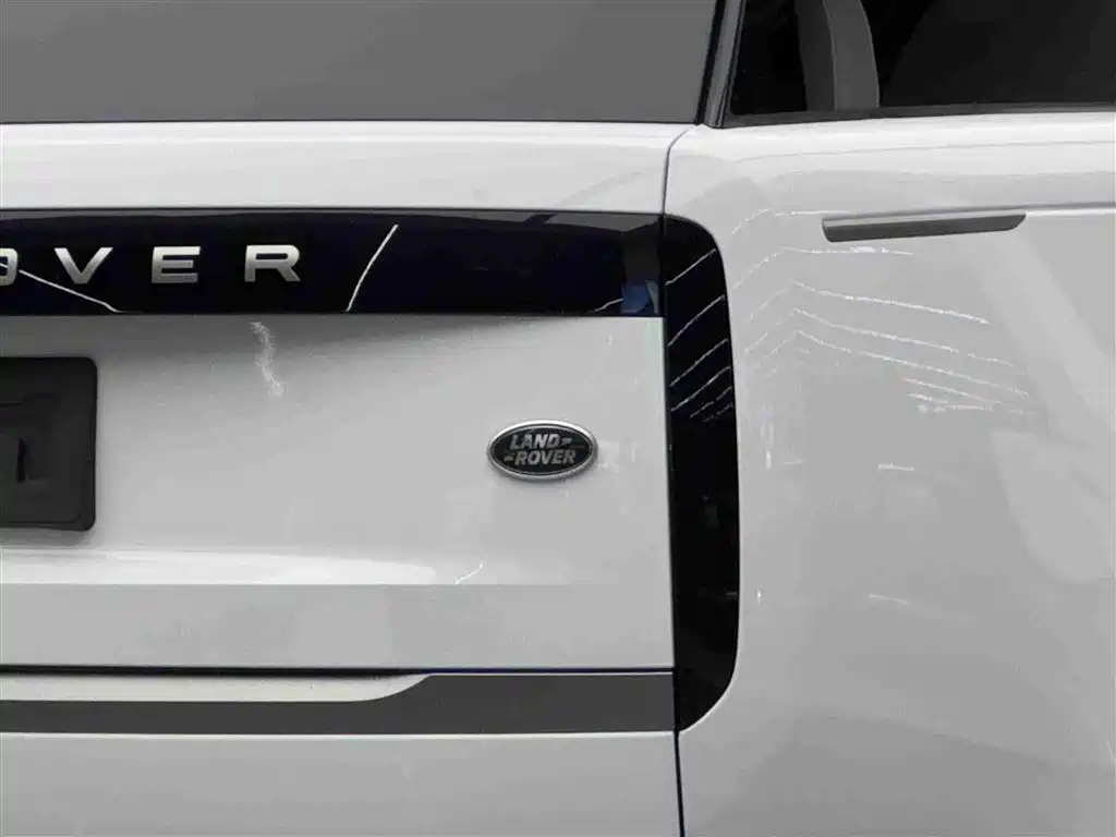 Land Rover Range Rover 2023 3.0 L6 360PS Golden Age Edition фото 18
