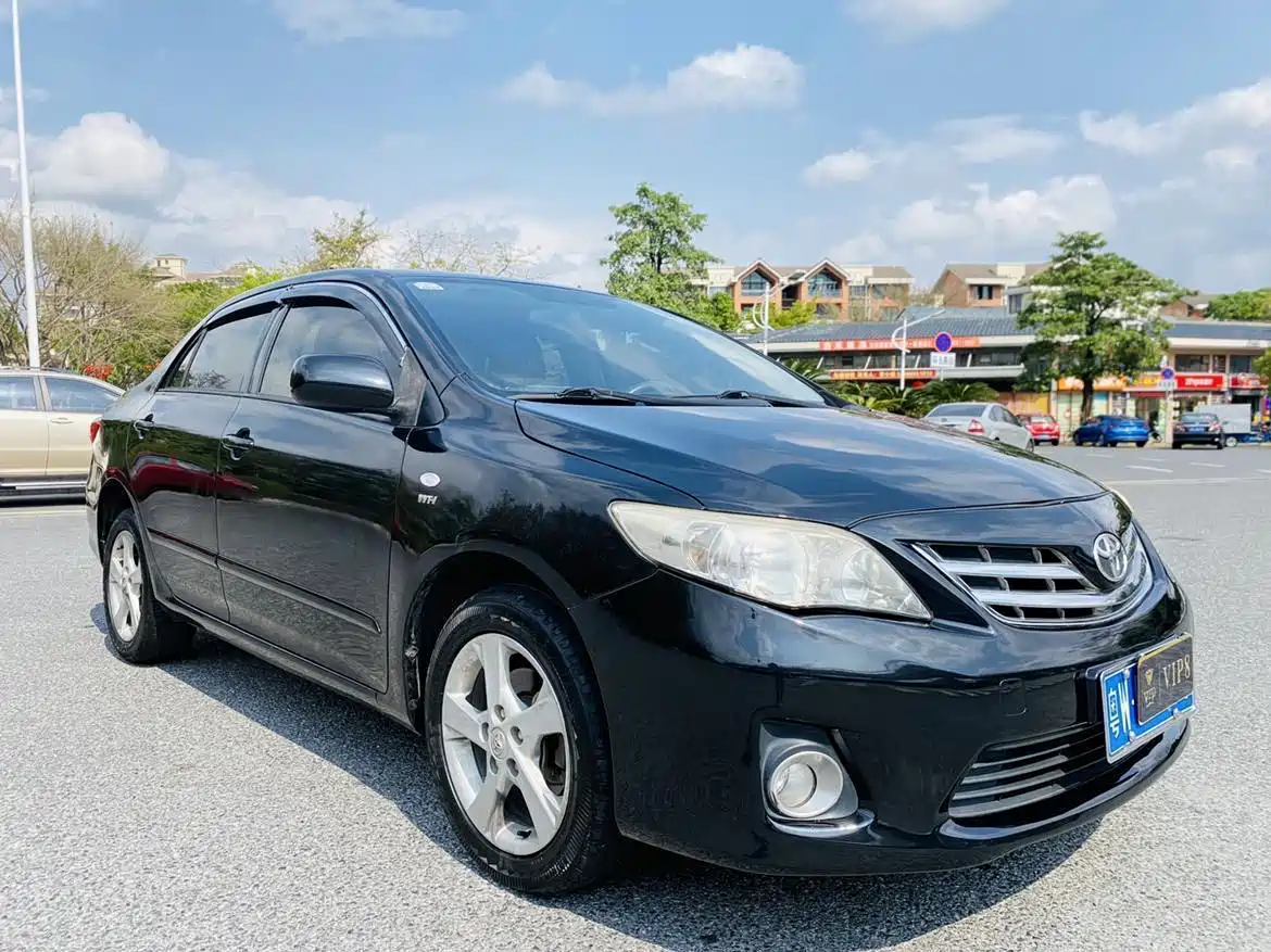 Toyota Corolla 2011 1.8L CVT GL-i фото 3