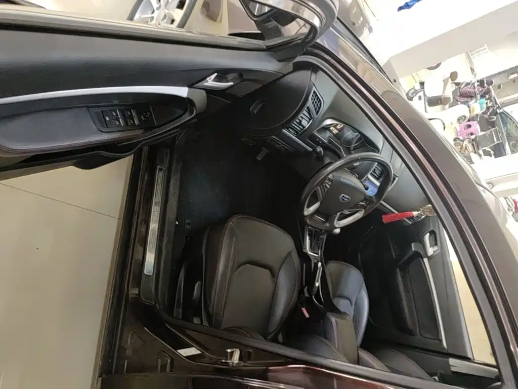 Geely Emgrand 2015 2015 Sedan 1.5L CVT Upward Edition