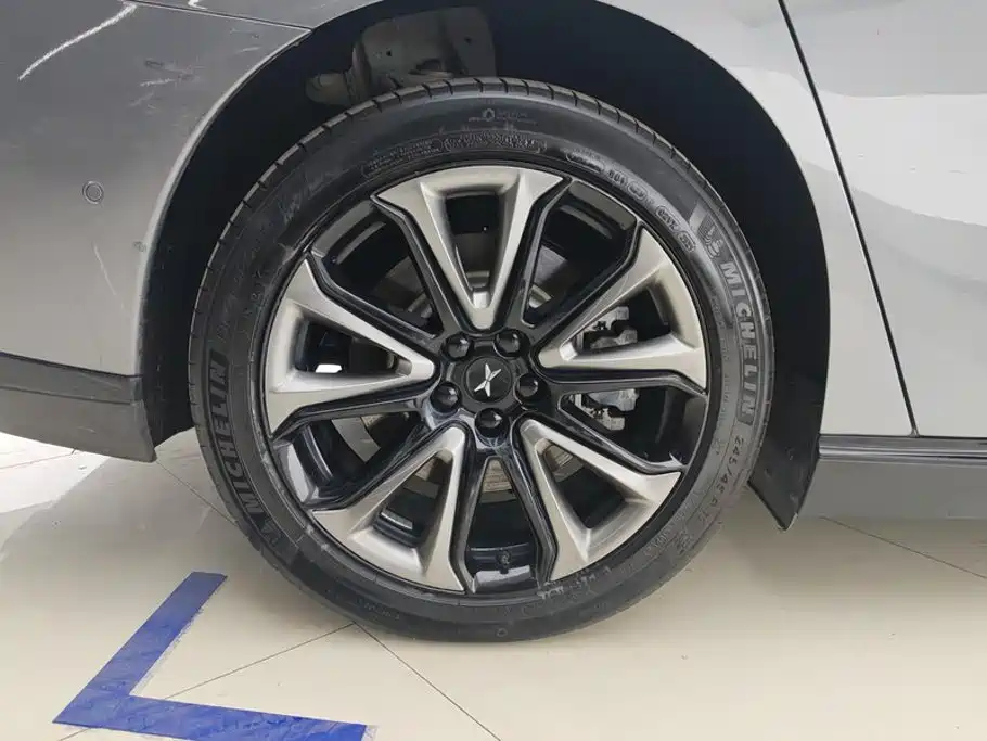 Фото 6 - XPeng P7