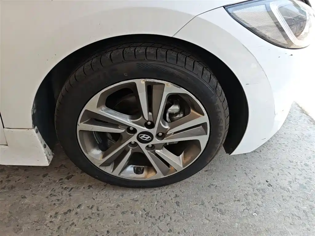 Hyundai Elantra 2016 Model 1.6L Automatic Smart Elite фото 14