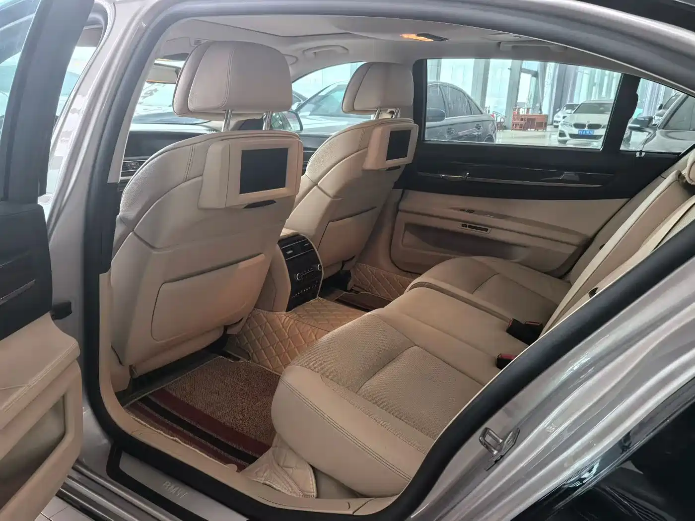BMW 7 Series 2011 730Li Elegance фото 5