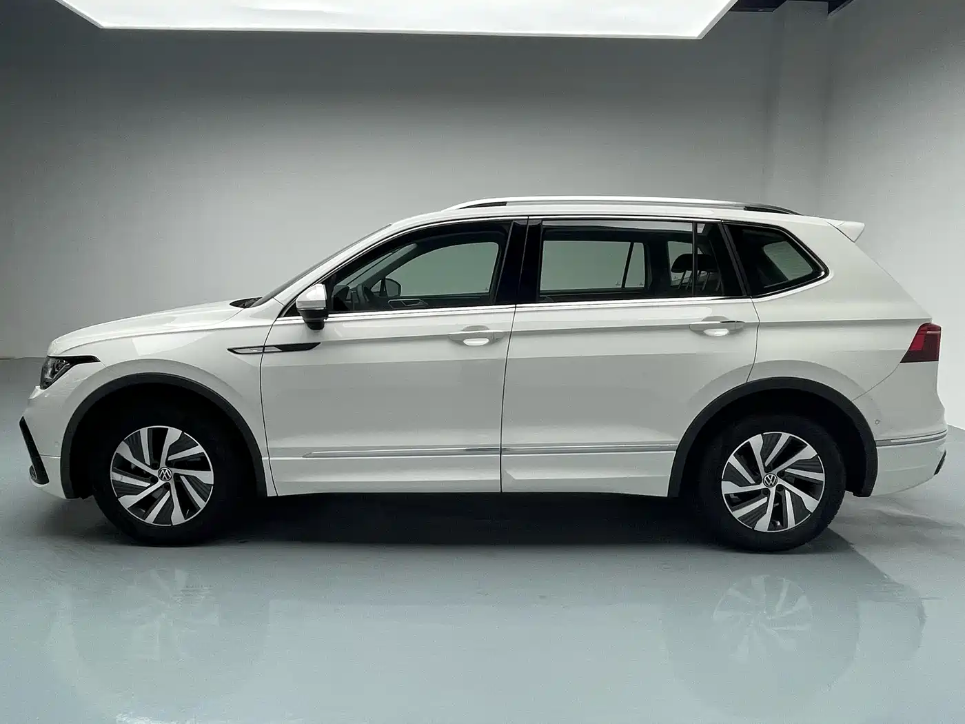 Volkswagen Tiguan L PHEV 2022 430PHEV Plug-in Hybrid Premium фото 24