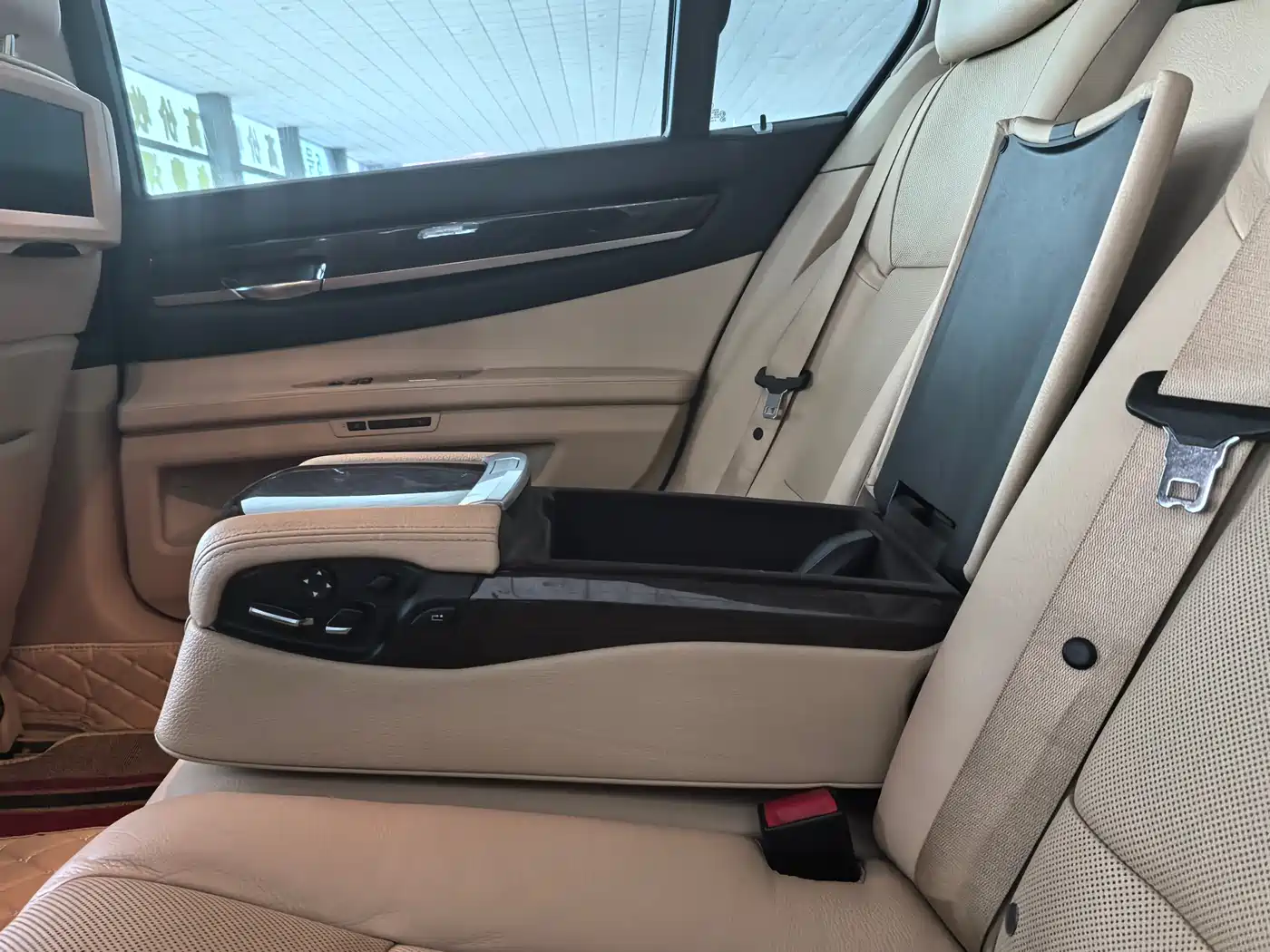 BMW 7 Series 2011 730Li Elegance фото 10